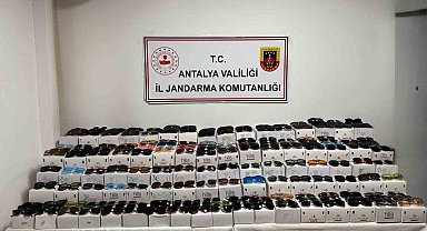 Antalya'da kaçak güneş gözlüğü operasyonu