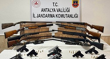 Antalya'da ruhsatsız silah operasyonu