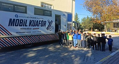 Antalya'da mobil kuaför tırı öğrencilerin hizmetinde