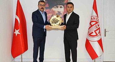 Antalyaspor Kulübü'nde devir teslim gerçekleşti