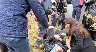 Araç şarampole yuvarlandı, sürücü sıkıştığı yerden güçlükle kurtarıldı