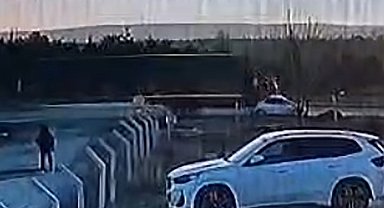 Aracına kamyon çarptığını görünce ne yapacağını şaşırdı