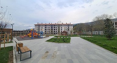 Arnavut depremzedeler Türkiye'nin inşa ettiği evlerde huzurlu bir yaşam sürdürüyor