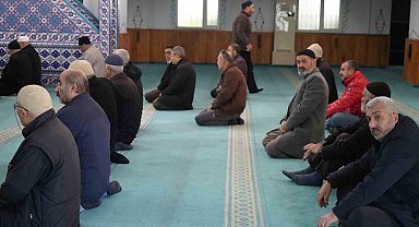 Arnavutköy'de camide imam krizi