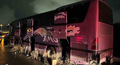 Arnavutköy'de otobüsle seyir halindeyken kalp krizi geçirip kaza yapan sürücü hayatını kaybetti