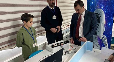 Arpaçay Kaymakamı Akköz, Blok tabanlı kodlama sergisine katıldı