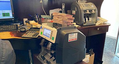 Artvin'de dürüst vatandaş bankadan fazla verilen 100 bin lirayı iade etti
