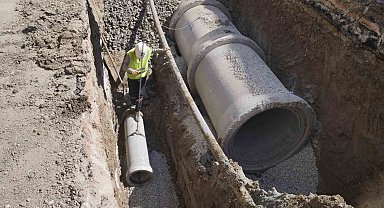 ASKİ, Yenikent'te su baskınlarını önlemek için yeni yağmur suyu hattı yapıyor
