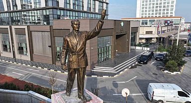 Atatürk Heykeli kalıcı yerine kavuştu