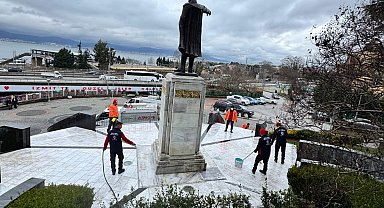 Atatürk Heykeli'nin temizliği tamamlandı