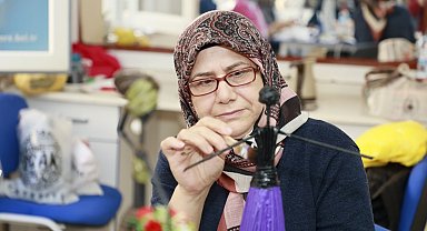 Atık malzemeleri hediyelik eşyalara dönüştürüyorlar