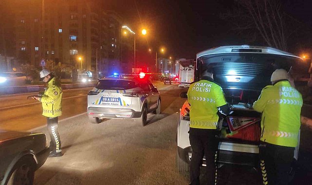 Aydın'da Bölge Trafik Müdürlüğü ekipleri gece boyunca mesai yaptı
