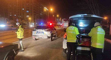 Aydın'da Bölge Trafik Müdürlüğü ekipleri gece boyunca mesai yaptı