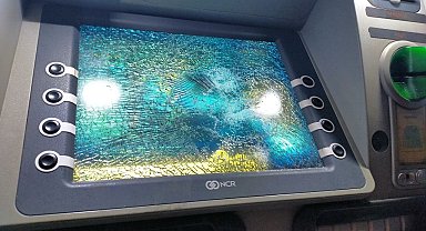 Aydın'da taşlı saldırı: İş yeri ve ATM'ye zarar verdiler