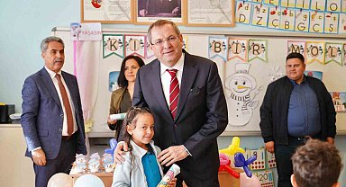 Ayvalık'ta öğrencilerin karne heyecanı