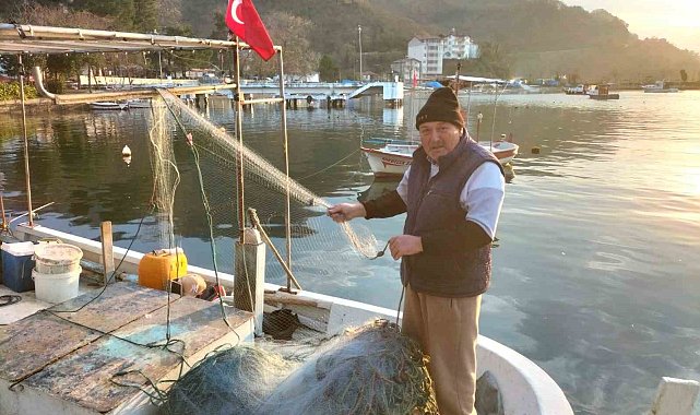 Baba yadigarı tekne ile 40 yıldır balıkçılık yapıyor