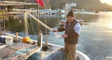 Baba yadigarı tekne ile 40 yıldır balıkçılık yapıyor