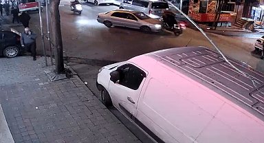 Bağcılar'da yunus polisler kazada yaralandı: O anlar kamerada