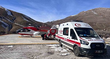 Bahçesaray'da hamile kadın, ambulans helikopterle Van'a sevk edildi