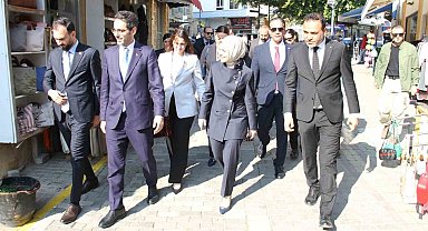 Bakan Göktaş, Lefkoşa'da Büyükhan'da esnafla buluştu