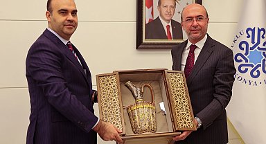 Bakan Kacır Konya Selçuklu Belediyesi'ni ziyaret etti