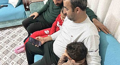 Balığa niyetle denize attığı oltasına martı takıldı, gülümseten anlar kamerada