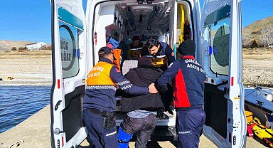 Balık tutarken kayalıktan düşen vatandaş kurtarıldı