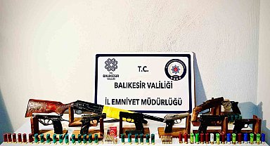 Balıkesir'de şafak operasyonu: 13 ikamete eş zamanlı baskın
