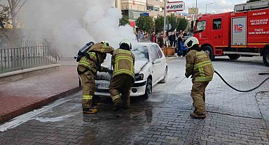 Balıkesir'de seyir halindeki iki araçta yangın çıktı
