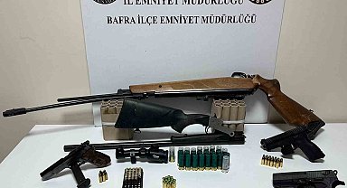 Balkondan silahla ateş açan şahsın evinde çok sayıda silah ele geçirildi