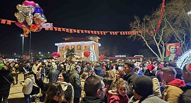 Bandırma 2025 yılına coşkuyla merhaba dedi