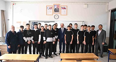 Başkan Altay: "Üniversiteye hazırlanan öğrencilerimize nakdi desteğin ilk ödemesini yaptık"