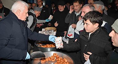 Başkan Bozbey'den Regaib Kandilinde tatlı ve lokma ikramı