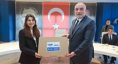 Başkan İbrahim Sandıkçı'dan öğretmenlere laptop