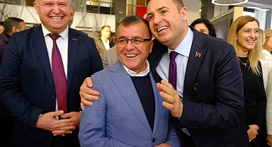 Başkan Şehirli, canlı yayında Altıeylül'ü anlattı