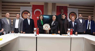 Başkan Ünlüce, Eskişehir Dost Dernekler Federasyonu'nu ziyaret etti