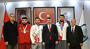 Başkan Yılmaz şampiyonları ağırladı