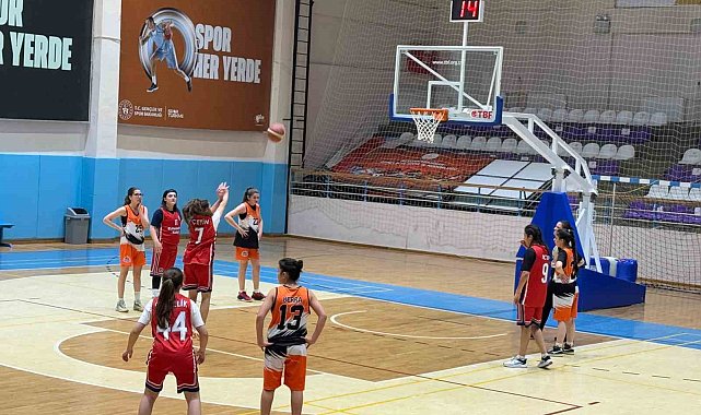 Basketbol U-16 Kulüp Kadınlar Müsabakaları sürüyor