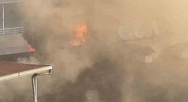 Batman'da çatı katında çıkan yangın mahallede korkulu anlar yaşattı