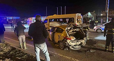 Batman'da iki araç çarpıştı: 5 yaralı