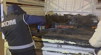 Batman'da kaçakçılık için kamyonun kasasında yapılan gizli bölme pes dedirtti