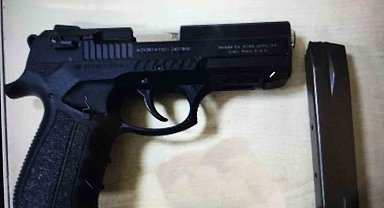 Bekçilere yakalanan şahsın üzerinden kurusıkı tabanca çıktı