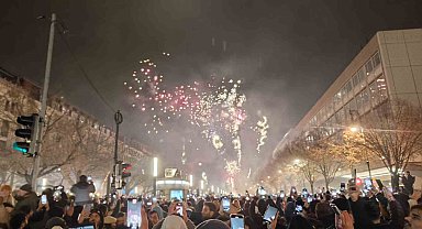 Berlin 2025'e havai fişek gösterileriyle girdi