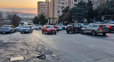Beylikdüzü'nde yola yağ döküldü, sürücüler zor anlar yaşadı