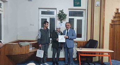 Bilgi yarışmasında dereceye giren Kur'an kursu öğrencileri ödüllendirildi