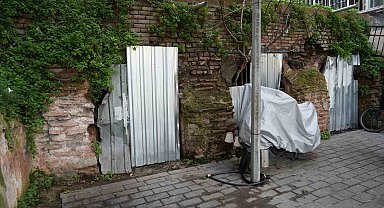 Bin 500 yıllık Bizans dönemi sarnıcı harabeye döndü: Kemerleri garaj kapısı gibi kapatıldı