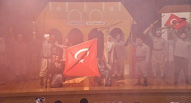 Bir Ölür, Bin Diriliriz, tiyatro oyunu izleyiciden tam not aldı