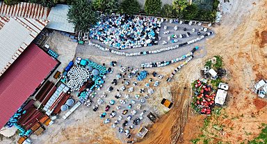 Birinci olabilmek için evlerinde 45 gün boyunca 15 ton atık biriktirdiler