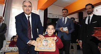 Birinci sınıflar karne yerine gelişim raporu aldı