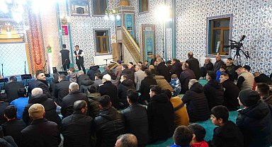 Bitlis'te açılışı yeni yapılan camide Regaip Kandili programı düzenlendi